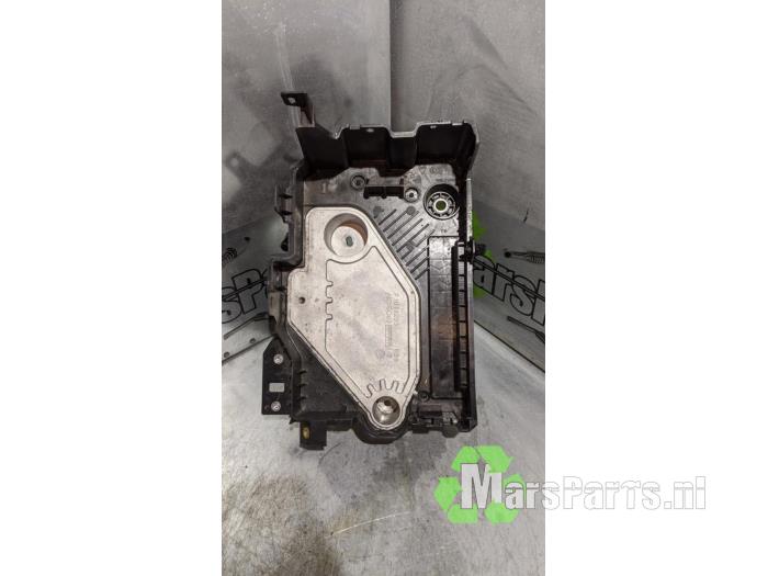 Begagnade Batterilåda Renault Clio V (RJAB) 1.0 TCe 100 12V Pris € 36,00 Marginaltabell erbjuds av Autodemontagebedrijf De Mars