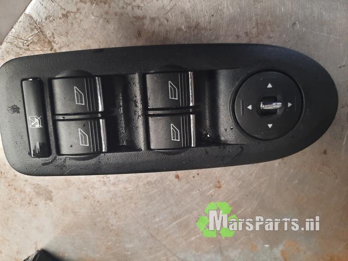 Usados Interruptor de ventanilla eléctrica Ford C-Max (DM2) 1.8 16V Precio € 22,50 Norma de margen ofrecido por Autodemontagebedrijf De Mars