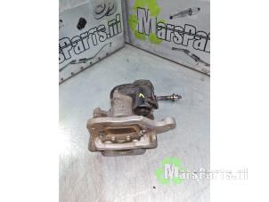 Used Rear brake calliper, left Nissan Qashqai (J11) 1.2 DIG-T 16V Price € 80,00 Margin scheme offered by Autodemontagebedrijf De Mars