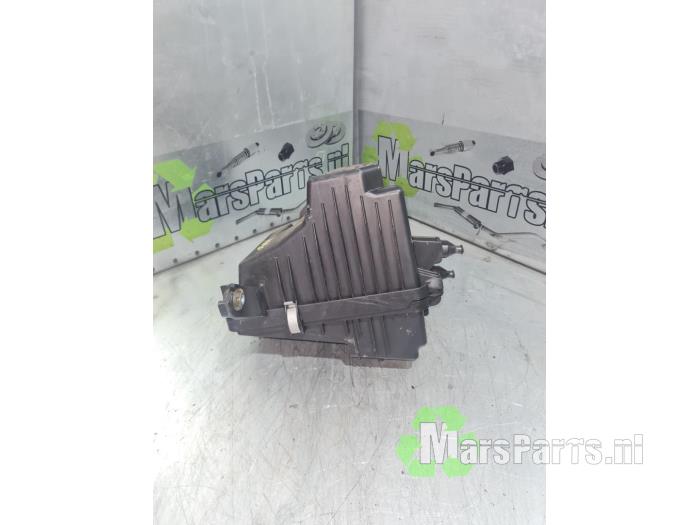 Begagnade Luftfilterhus Nissan Qashqai (J11) 1.2 DIG-T 16V Pris € 40,00 Marginaltabell erbjuds av Autodemontagebedrijf De Mars