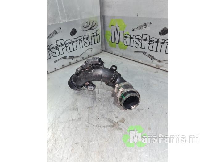 Gebrauchte Intercooler Rohr Peugeot 2008 (CU) 1.2 12V e-THP PureTech 110 Preis € 25,00 Margenregelung angeboten von Autodemontagebedrijf De Mars