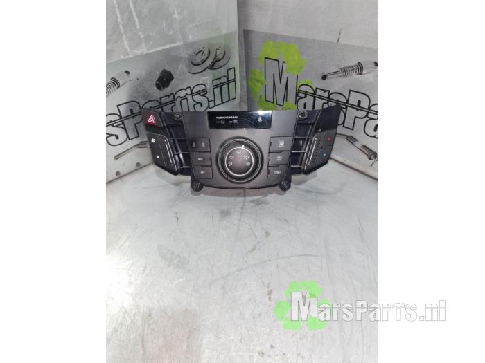 Heater control panel from a Hyundai i40 CW (VFC) 1.7 CRDi 16V 2012