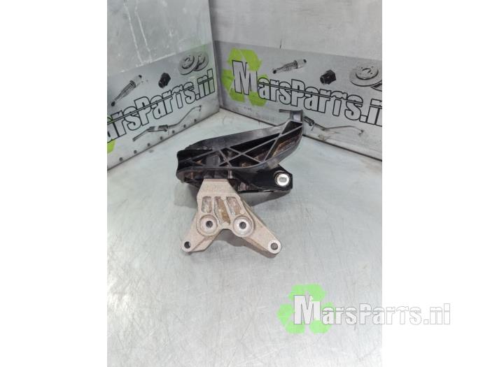 Used Engine mount Peugeot 3008 II (M4/MC/MJ/MR) 1.2 12V e-THP PureTech 130 Price € 72,00 Margin scheme offered by Autodemontagebedrijf De Mars