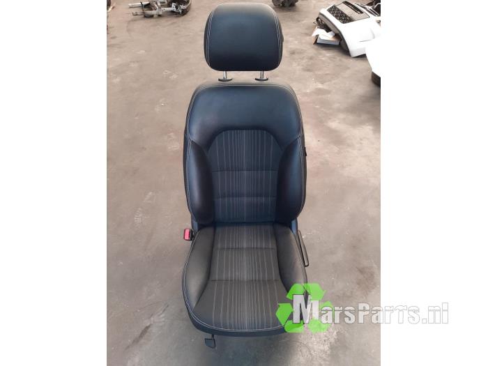 Seat, left from a Mercedes-Benz B (W246,242) 1.6 B-180 BlueEFFICIENCY Turbo 16V 2012