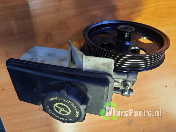 Usagé Pompe de direction Ford Mondeo III Wagon 1.8 16V Prix € 28,00 Règlement à la marge proposé par Autodemontagebedrijf De Mars