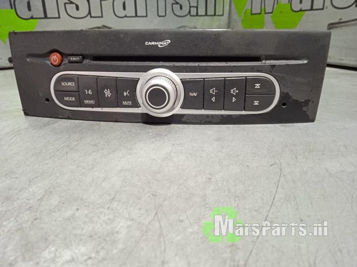 Używane Odtwarzacz CD Renault Laguna II Grandtour (KG) 1.6 16V Cena € 36,00 Procedura marży oferowane przez Autodemontagebedrijf De Mars