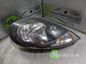 Used Headlight, right Renault Trafic New (FL) 2.0 dCi 16V 115 Price € 64,00 Margin scheme offered by Autodemontagebedrijf De Mars