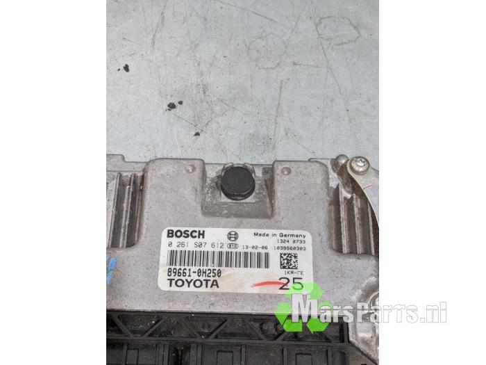 Ordinateur gestion moteur d'un Toyota Aygo (B10) 1.0 12V VVT-i 2013