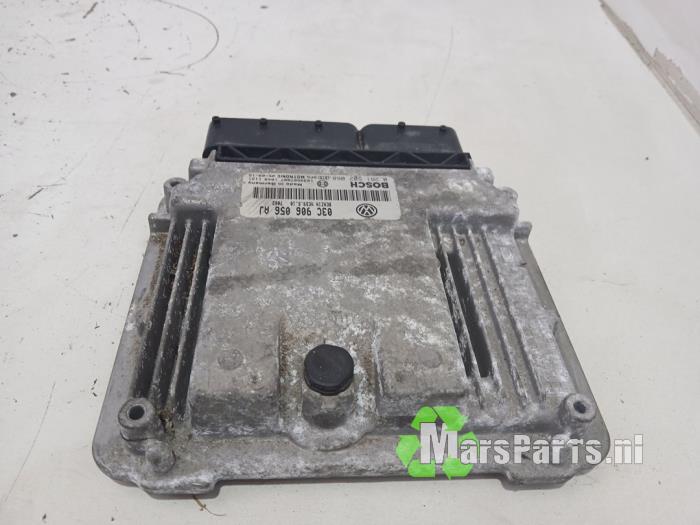 Engine management computer from a Volkswagen Golf V (1K1) 1.4 FSI 16V 2005