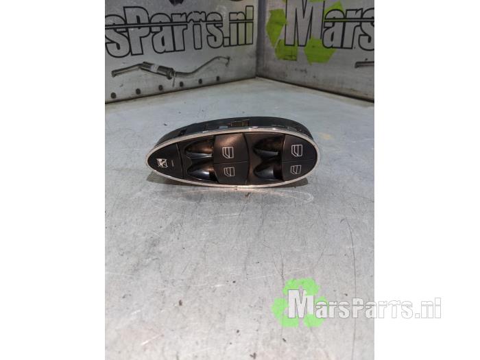 Usados Interruptor de ventanilla eléctrica Mercedes E (W211) 2.2 E-220 CDI 16V Precio € 22,50 Norma de margen ofrecido por Autodemontagebedrijf De Mars