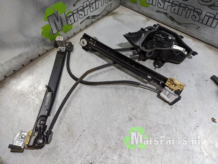 Window mechanism 4-door, front right from a Seat Ibiza IV (6J5) 1.2 12V 2009