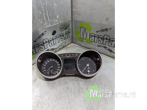Used Odometer KM Mercedes GL (X164) 4.0 GL 420 CDI V8 32V Price € 140,00 Margin scheme offered by Autodemontagebedrijf De Mars