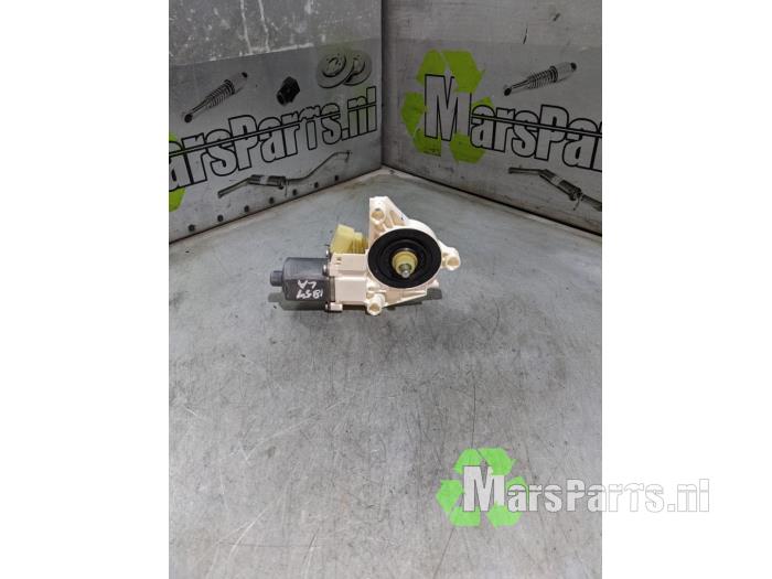 Usados Motor de ventanilla de puerta Mercedes GL (X164) 4.0 GL 420 CDI V8 32V Precio € 25,00 Norma de margen ofrecido por Autodemontagebedrijf De Mars