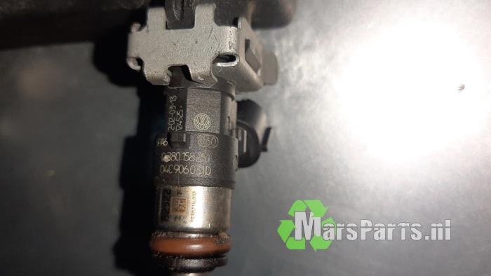 Fuel injector nozzle from a Volkswagen Up! (121) 1.0 12V 75 2013