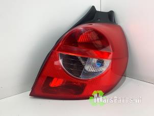 Used Taillight, right Renault Clio III (BR/CR) 1.2 16V 75 Price € 25,00 Margin scheme offered by Autodemontagebedrijf De Mars