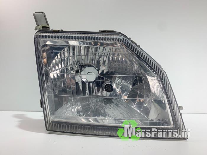 Używane Reflektor prawy Daihatsu Gran Move 1.6 16V Cena € 30,00 Procedura marży oferowane przez Autodemontagebedrijf De Mars