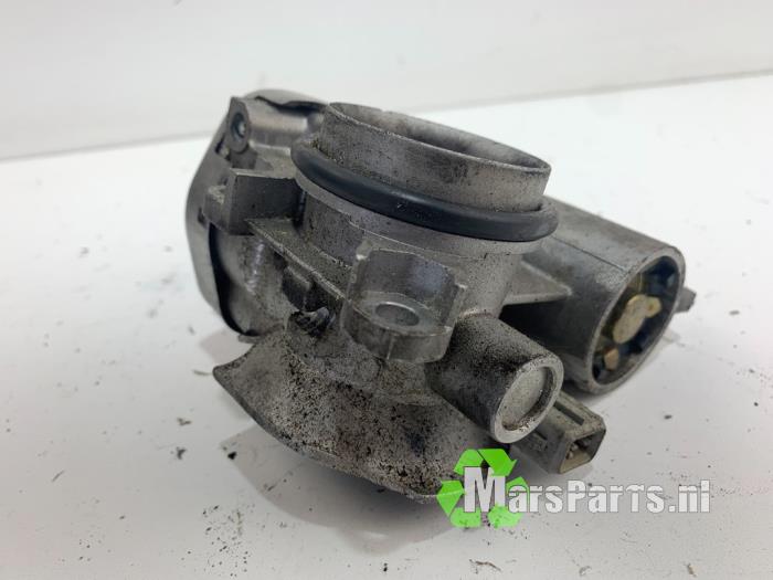 Throttle body from a Renault Clio II (BB/CB) 1.2 16V 2001