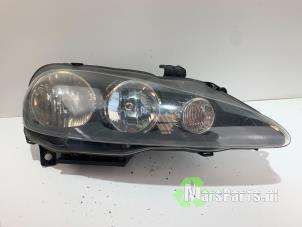 Used Headlight, right Alfa Romeo 147 (937) 1.9 JTD 115 Price € 60,00 Margin scheme offered by Autodemontagebedrijf De Mars