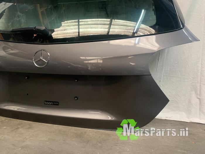 Portón trasero de un Mercedes-Benz A (W176) 1.6 A-180 16V 2014