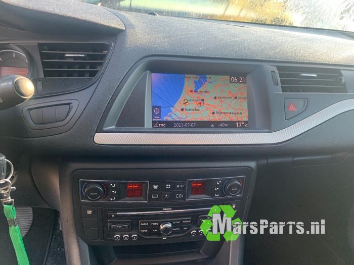 Navigation display from a Citroën C5 III Tourer (RW) 1.6 HDiF 16V 2009