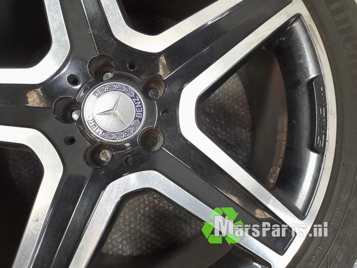 Llanta y neumático de un Mercedes-Benz GLA (156.9) 2.2 220 CDI 16V 2014