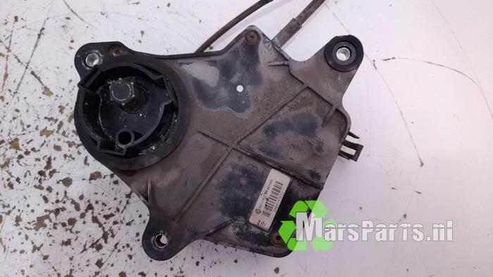 Spare wheel lift mechanism from a Peugeot 308 SW (4E/H) 1.6 16V THP 150 2008