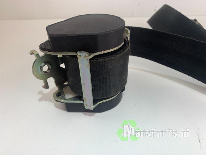 Front seatbelt, right from a Nissan Primastar 2.0 dCi 90 2008