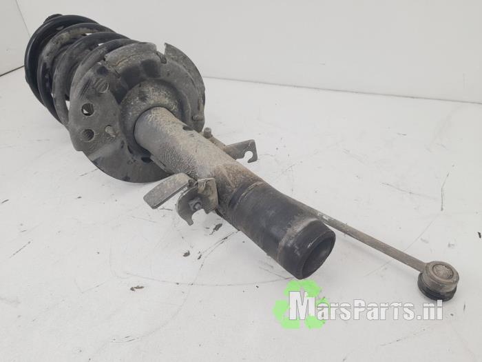 Front shock absorber rod, left from a Ford Transit Connect (PJ2) 1.6 TDCi 16V 95 2015