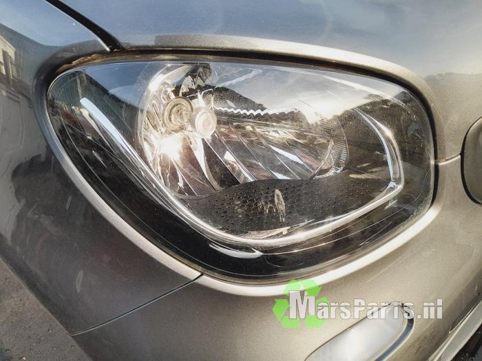 Headlights, right with part number A4539061301 stock