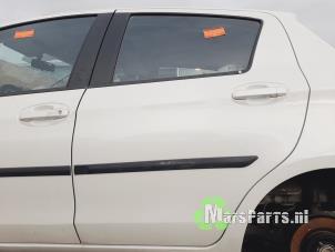 Gebrauchte Tür 4-türig links hinten Toyota Yaris III (P13) 1.5 16V Hybrid Preis € 350,00 Margenregelung angeboten von Autodemontagebedrijf De Mars