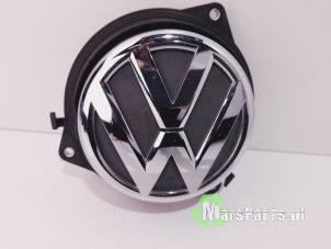 Usados Manija del portón trasero Volkswagen Polo V (6R) 1.6 TDI 16V 90 Precio € 25,00 Norma de margen ofrecido por Autodemontagebedrijf De Mars