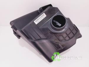 Używane Obudowa filtra powietrza BMW 1 serie (E87/87N) 116i 1.6 16V Cena € 30,00 Procedura marży oferowane przez Autodemontagebedrijf De Mars