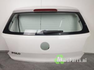 Używane Tylna klapa Volkswagen Polo V (6R) 1.2 12V Cena € 150,00 Procedura marży oferowane przez Autodemontagebedrijf De Mars
