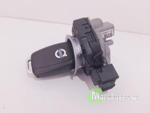 Used Electronic ignition key Volvo V50 (MW) 1.6 D 16V Price € 60,00 Margin scheme offered by Autodemontagebedrijf De Mars