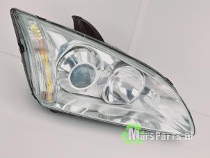 Used Headlight, right Ford Focus 2 2.0 16V Price € 200,00 Margin scheme offered by Autodemontagebedrijf De Mars