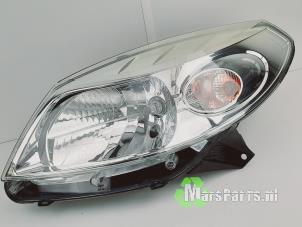 Used Headlight, left Dacia Sandero I (BS) 1.2 16V Price € 50,00 Margin scheme offered by Autodemontagebedrijf De Mars