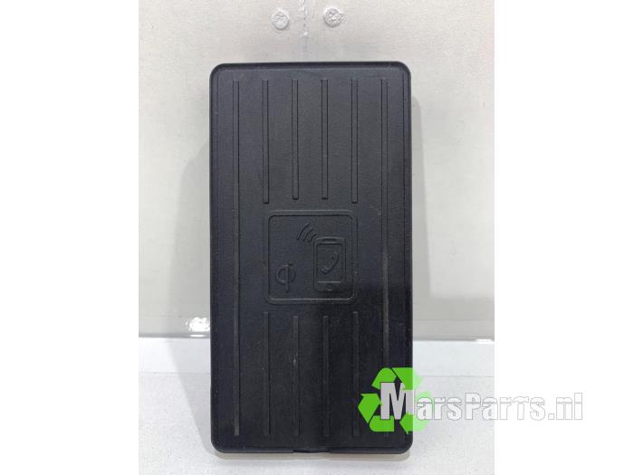 Begagnade Telefonmodul Audi Q3 (F3B) 2.0 45 TFSI 16V Quattro Pris € 140,00 Marginaltabell erbjuds av Autodemontagebedrijf De Mars