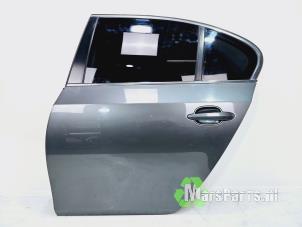 Używane Drzwi lewe tylne wersja 4-drzwiowa BMW 5 serie (E60) 520i 24V Cena € 100,00 Procedura marży oferowane przez Autodemontagebedrijf De Mars