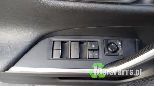 Usagé Commutateur vitre électrique Toyota RAV4 (A5) 2.5 Hybrid 16V Prix € 60,00 Règlement à la marge proposé par Autodemontagebedrijf De Mars