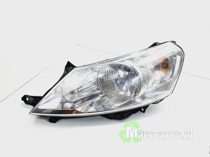 Używane Reflektor lewy Peugeot Expert (G9) 2.0 HDiF 16V 130 Cena € 72,00 Procedura marży oferowane przez Autodemontagebedrijf De Mars