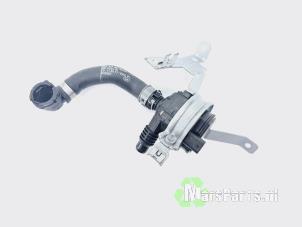 Used Water pump Mercedes A (177.0) 2.0 A-180d Price € 50,00 Margin scheme offered by Autodemontagebedrijf De Mars