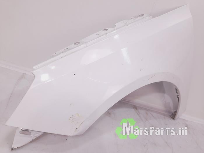 Front wing, left from a Peugeot 308 SW (L4/L9/LC/LJ/LR) 1.6 BlueHDi 120 2015