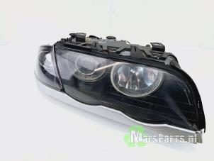 Używane Reflektor prawy BMW 3 serie (E46/4) 320d 16V Cena € 100,00 Procedura marży oferowane przez Autodemontagebedrijf De Mars