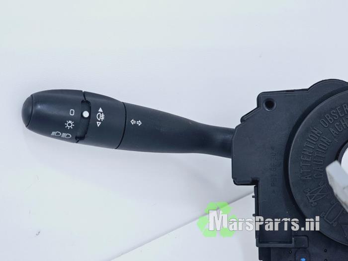 Steering column stalk from a Peugeot 307 (3A/C/D) 2.0 HDi 90 2008