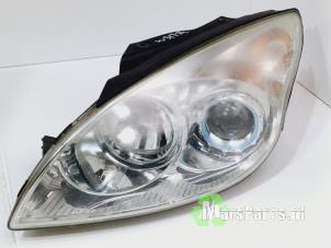 Used Headlight, left Hyundai i30 (FD) 1.4 CVVT 16V Price € 100,00 Margin scheme offered by Autodemontagebedrijf De Mars