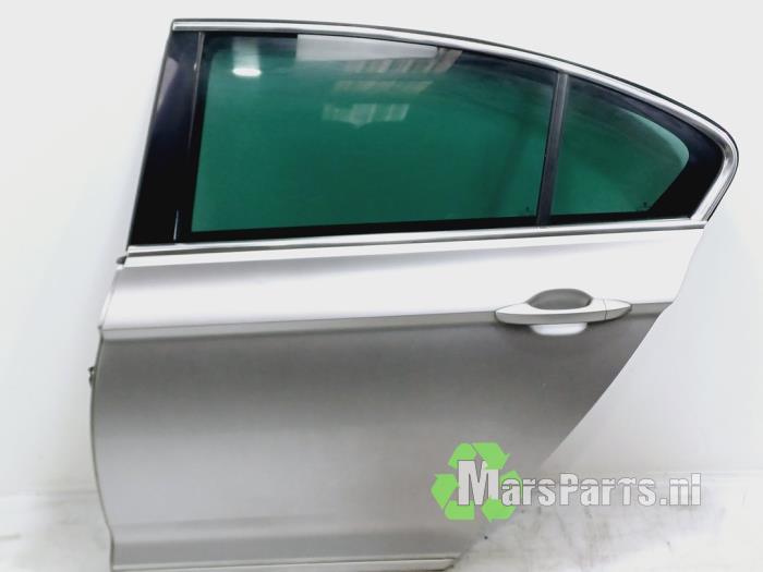 Rear door 4-door, left from a Volkswagen Passat (3G2) 2.0 TDI 16V 150 2015