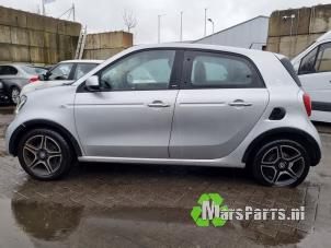 Used Central strip, left Smart Forfour (453) 0.9 TCE 12V Price on request offered by Autodemontagebedrijf De Mars