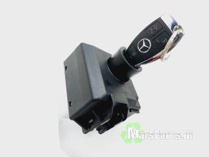 Used Electronic ignition key Mercedes CLA (117.3) 1.6 CLA-180 16V Price € 125,00 Margin scheme offered by Autodemontagebedrijf De Mars