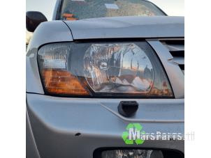Used Headlight, right Mitsubishi Pajero Hardtop (V6/7) 3.2 DI-D 16V Price € 50,00 Margin scheme offered by Autodemontagebedrijf De Mars
