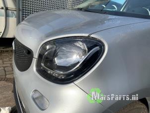 Used Headlight, left Smart Forfour (453) 1.0 12V Price € 125,00 Margin scheme offered by Autodemontagebedrijf De Mars